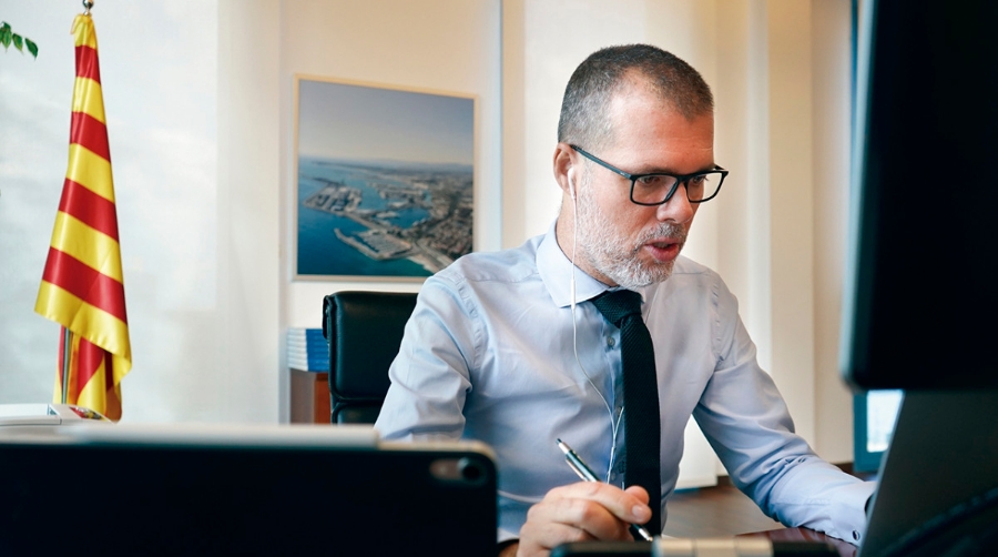 Tarragona defiende la competitividad de situar al cargador en el centro del puerto