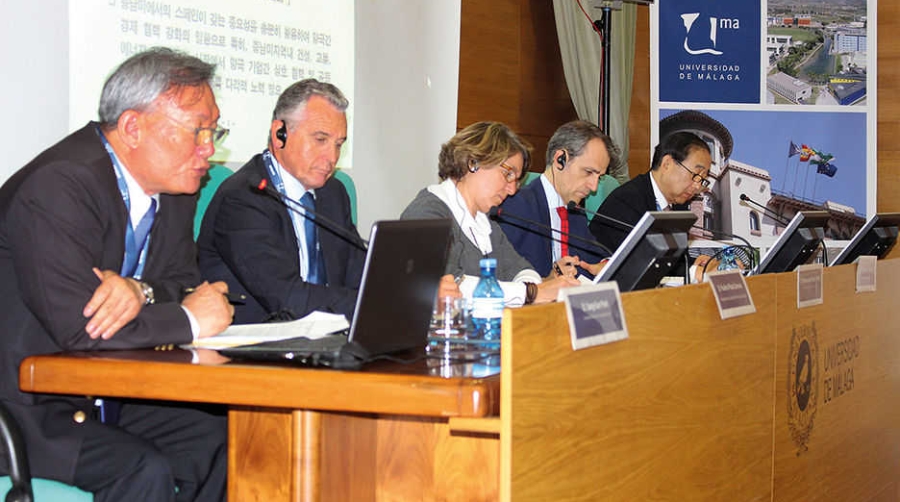 El Puerto de M&aacute;laga vende su posici&oacute;n estrat&eacute;gica a Corea