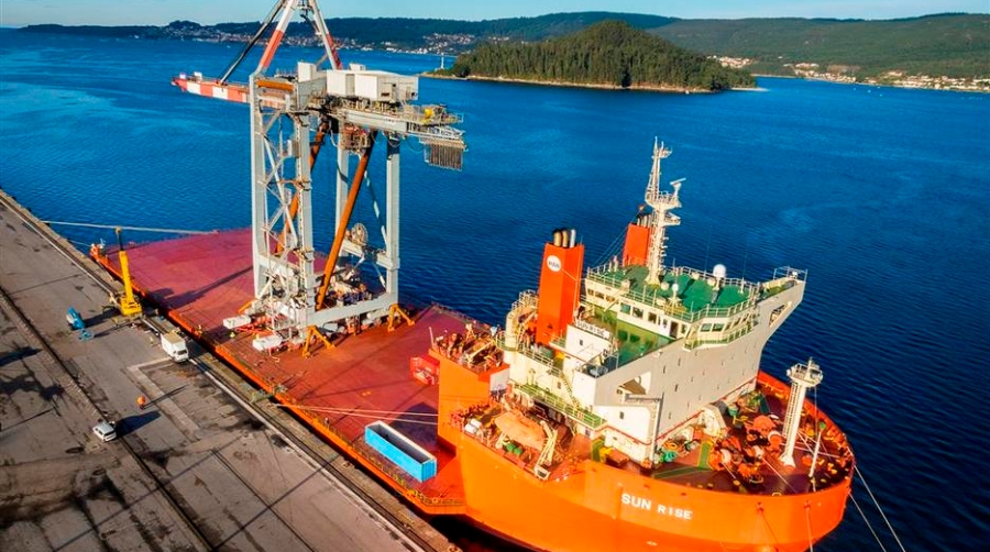 La terminal de contenedores del Puerto de Mar&iacute;n recibe su nueva gr&uacute;a post-panamax