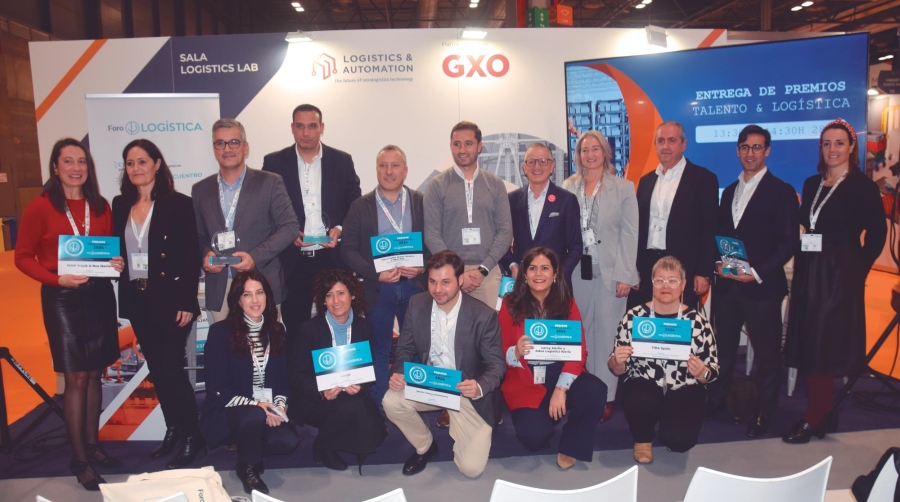 Premiados y finalistas posaron a la finalización del acto. Foto M.J.