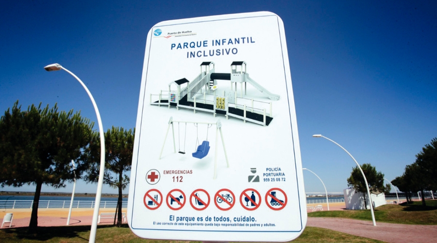 El Puerto de Huelva pone en marcha un parque infantil accesible en el Paseo de la R&iacute;a