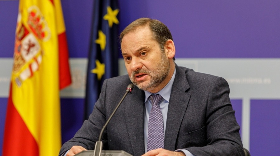 El Gobierno tambi&eacute;n declara como &quot;servicios esenciales&quot; para los transportistas restaurantes y estaciones de servicio&nbsp;