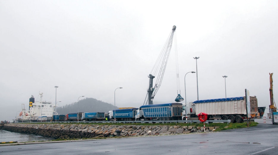 El Puerto de Mar&iacute;n escenifica su especialidad en graneles agroalimentarios con una importante descarga de trigo