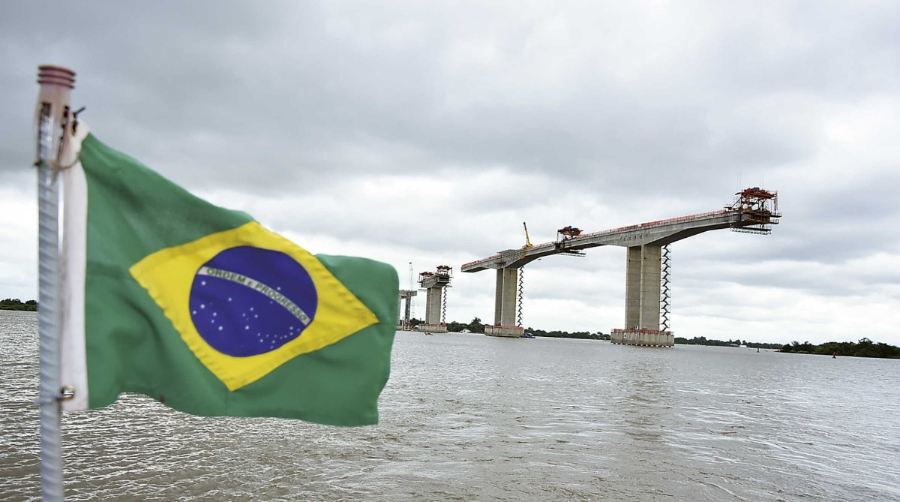 Brasil tiende puentes