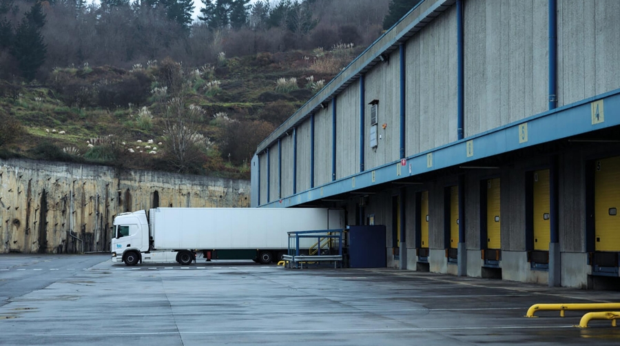 Con base en la localidad alavesa de Llodio (foto), Barquín y Otxoa cuenta con instalaciones logísticas en Jundiz (Vitoria-Gasteiz), Ortuella (Bizkaia) y Cantabria.
