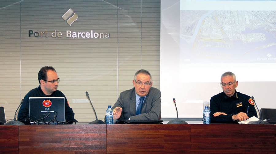 Bomberos y Puerto de Barcelona, unidos en la prevenci&oacute;n de accidentes con sustancias peligrosas