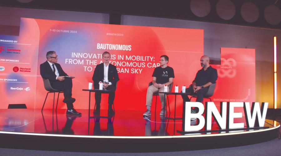 Desde la izquierda: Carlos Morales, director ejecutivo de Marbet; Thierry Delmas, director ejecutivo de Singular Logistics; Clément Lemardelé, co-CEO de Vaive Logistics y Germán León, fundador de Helvética Digital. Foto C.C.