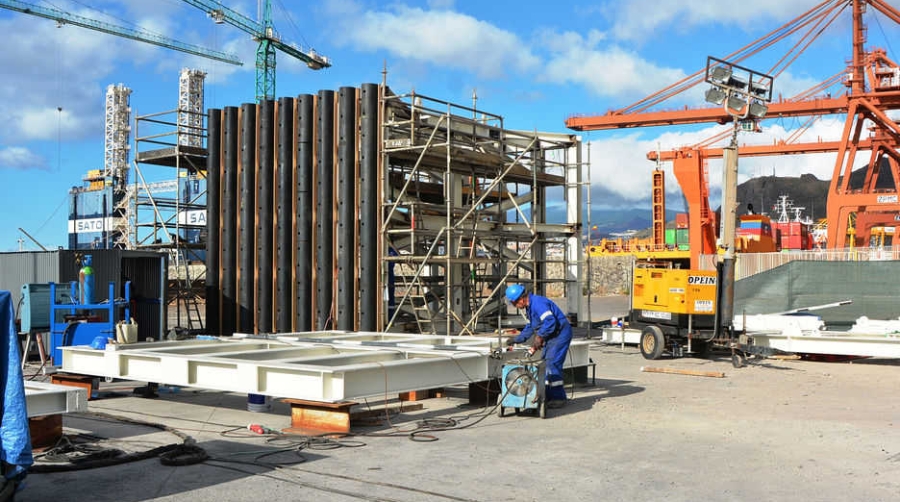 El Puerto de Tenerife ultima las defensas para el atraque de las plataformas