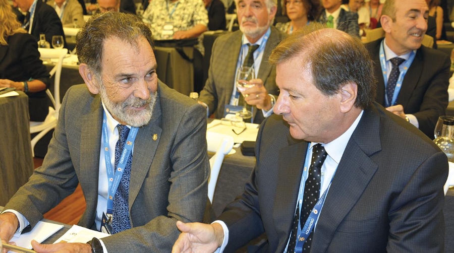 Emilio Guardiola, presidente del Colegio Oficial de Agentes y Representantes Aduaneros de Valencia; y Antonio Llobet, presidente del Consejo General de Agentes de Aduanas. Foto: Raúl Tárrega.