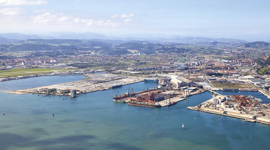 El puerto de Santander ha recibido en estos cuatro primeros meses 490 buques frente a los 461 del año pasado, lo que supone un incremento del 6,3%.