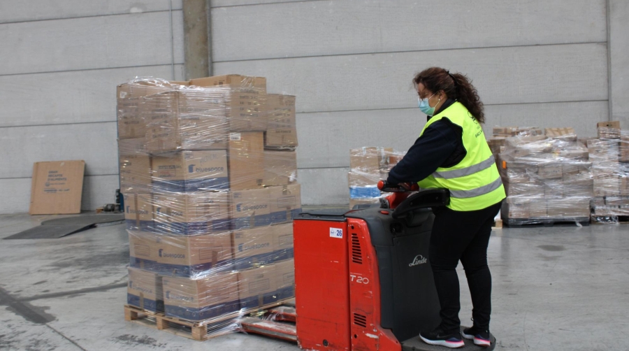 Port de Barcelona habilita un hub logístico para albergar material humanitario