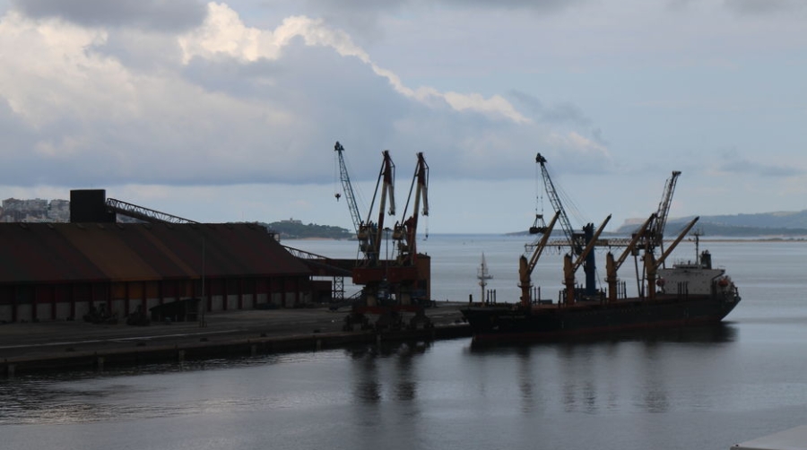 Las exportaciones se estancan en los puertos pese a la buena marcha del comercio exterior