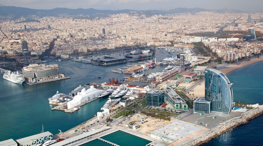 El Puerto de Barcelona garantiza la continuidad de los servicios para mantener el suministro de mercanc&iacute;as