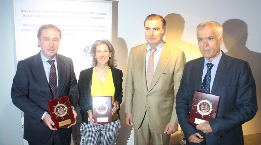 Antonio Aiz, Susana D&iuml;az, Alejandro Aznar y Jos&eacute; Igancio Uriarte. Foto J.P..