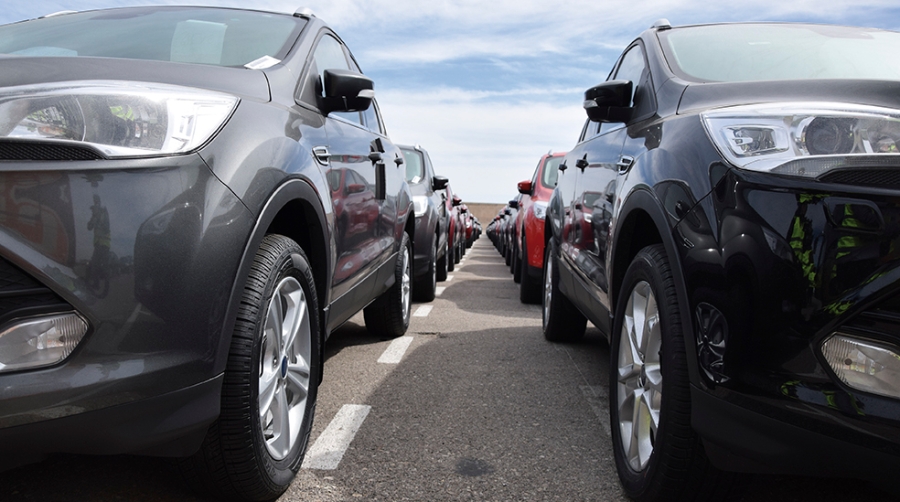 Las terminales de veh&iacute;culos mantienen su actividad a la espera de agotar los stocks