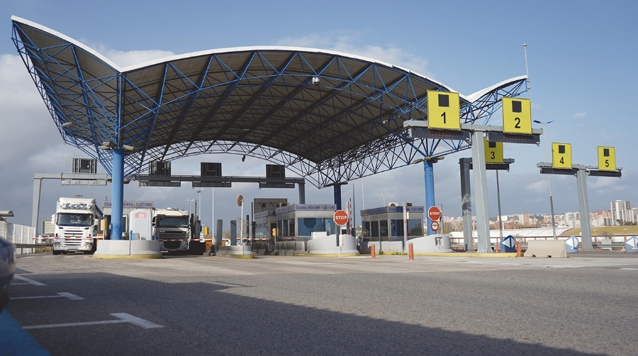 El bloqueo en los accesos al Port de Tarragona ha ocasionado afectaciones en el funcionamiento de la logística portuaria.