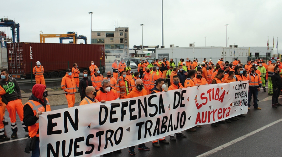El preacuerdo alcanzado en Madrid sienta las bases para un acuerdo que aporte estabilidad en el Puerto de Bilbao. Foto J.P.