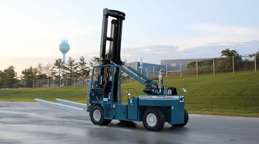 Marine Travelift lanza su nuevo forklift M2300 para la varada de embarcaciones