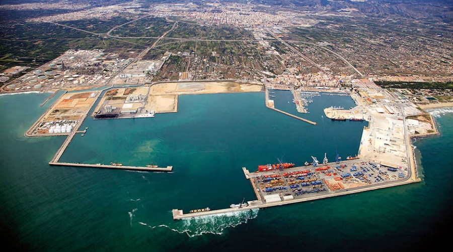 "El futuro del Puerto de Castell&oacute;n pasa por la cer&aacute;mica, sin duda"