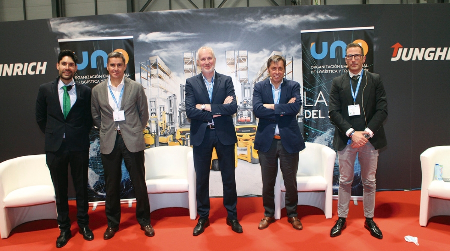 De izquierda a derecha, Rafael Aguilera, director general de UNO;Gonzalo Madurga, director de Log&iacute;stica de Coca-Cola; Antonio Aguilar, director de Log&iacute;stica de Carrefour; Rui Marques, director general de GXO Logistics Iberia; y David Ans&oacute;n, director de Operaciones de GOI. Foto M.J.