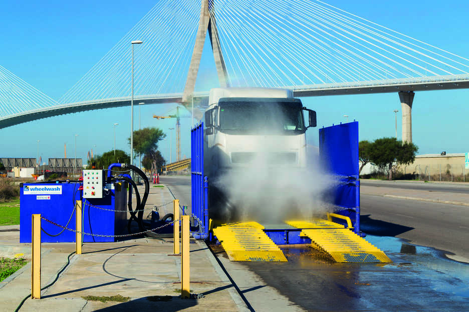 Se pone en marcha el lava-ruedas para camiones en La Cabezuela-Puerto Real