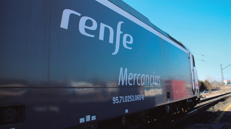 Se establece el compromiso de Renfe de “realizar las modificaciones necesarias en la gestión del negocio de mercancías que conlleve una mejora tanto en la política comercial como en la ejecución del servicio”.