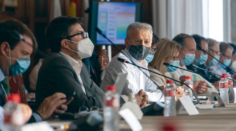 Francisco Toledo (dcha) dejar&aacute; la presidencia de Puertos del Estado el pr&oacute;ximo martes, una vez sea nombrado presidente el actual director de Planificaci&oacute;n, &Aacute;lvaro Rodr&iacute;guez Dapena (izq.).