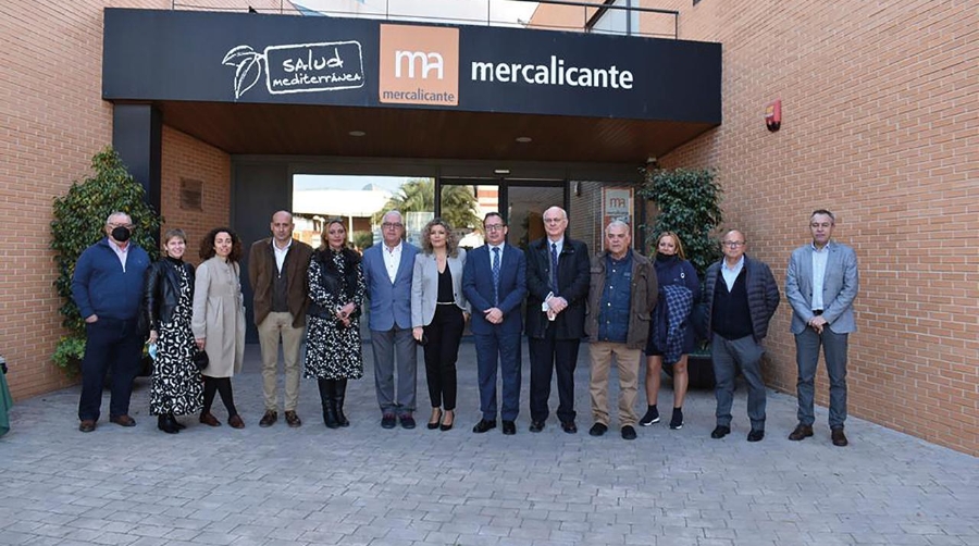 Asistentes a la presentación del nuevo servicio celebrada esta mañana en las instalaciones de Mercalicante.