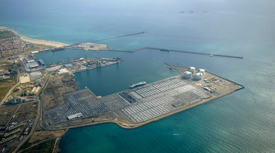 La APV inicia el proceso de dragado en Sagunto con la vista puesta en la terminal polivalente