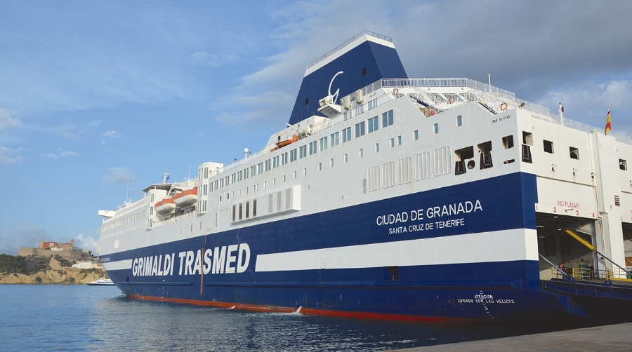 El “Ciudad de Granada” atracado en Ibiza. Foto C.M. / H.T.