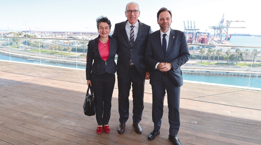 Carbonell apuesta por fomentar la cooperación entre puertos para potenciar la competitividad