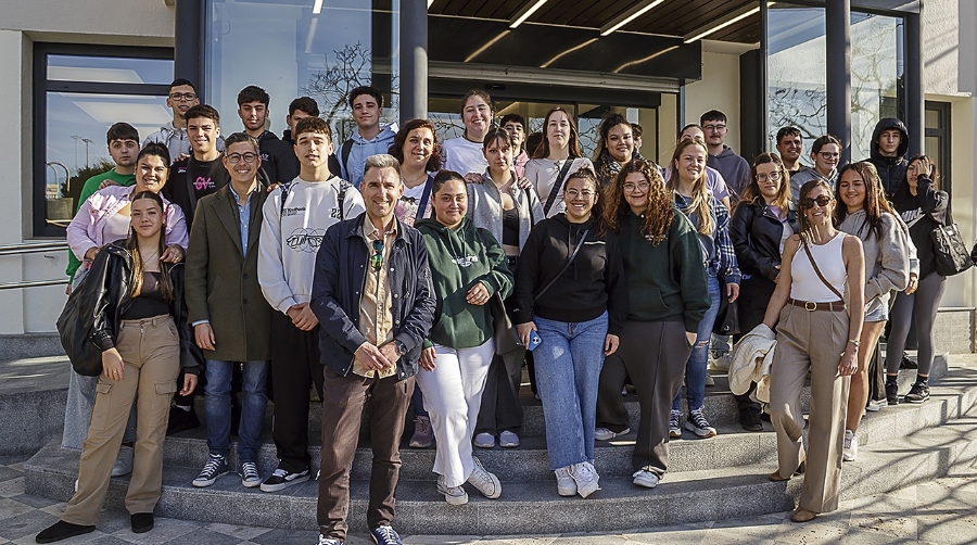 A través de visitas guiadas, los estudiantes descubrirán cómo funciona un puerto.