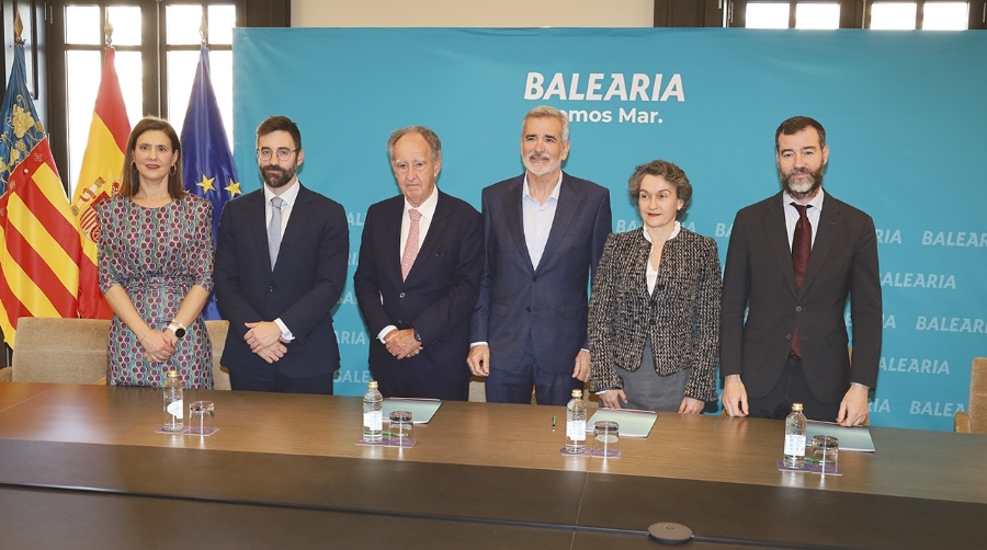 Baleària aspira a operar su terminal en el Puerto de Valencia en 2030