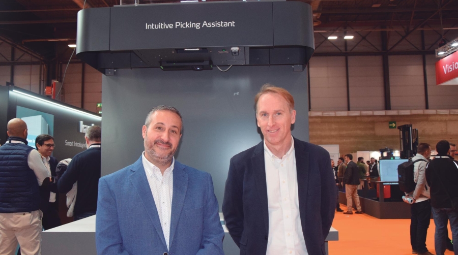 Roger Durall, senior intralogistics consultant (izquierda), y Fernando López Martín, gerente de Ventas en Kardex (derecha). Foto M.C.