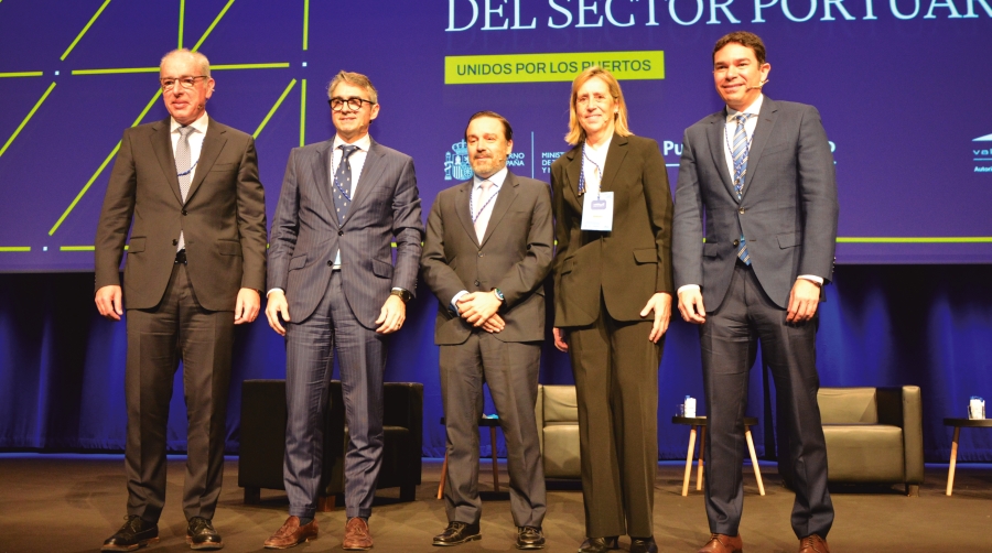 José ALberto Carbonell, presidente de la AP de Barcelona; Guillermo Belcastro, CEO de Hutchison Ports BEST; Jorge Alvargonzález, consejero delegado de Ership; Conchita García, directora general del Negocio del Ácido Sulfúrico de Atlantic Copper y Julián Fernández, director general de APM Terminals Spanish Gateways. Foto J.C.P.