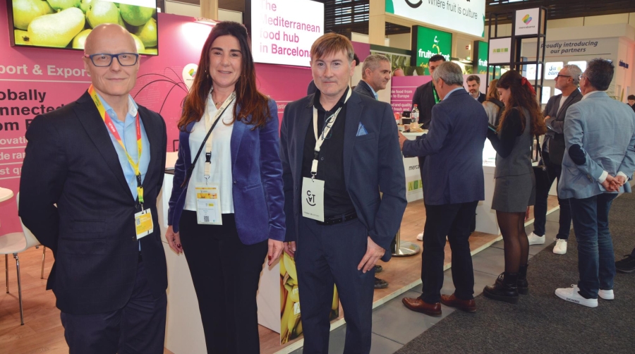 Josep María Gómez, del Departamento Internacional de la Cambra de Comerç de Barcelona; Marga Soto de Martín, Export Manager de AGEM; y Antoni Nieto, responsable d´Estudis, Clústers i Desenvolupament de Mercabarna. Foto J.C.P.