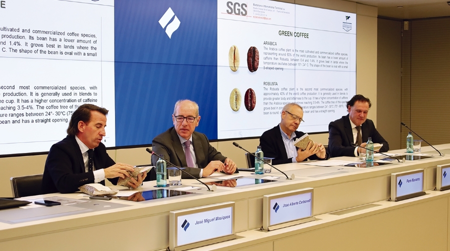 Durante la presentación de la nueva terminal, se han mostrado los distintos granos de café que pasan por BIT. Foto: J. M.