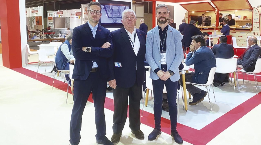 Alejandro Casas, director general, Ernesto Casas, presidente y Pablo Luis, director de Transporte de CST Grupo.