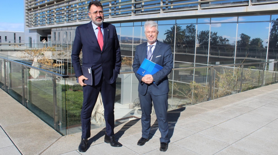 Lluis Salvadó, presidente del Port de Barcelona; y Manel Galán, jefe de Relaciones Externas y director del Consejo Rector para la Promoción de la Comunidad Portuaria. Foto: Juan Carlos Sarmentero.