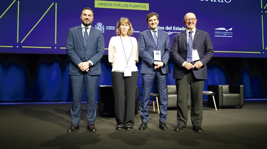 José Luis Pérez Pajuelo, director del Centro Nacional de Protección de Infraestructuras Críticas; Dorothea Jilli, suscriptora Senior en TT Club; Miguel Ángel Barrado Morín, coordinador del Área de Seguridad Ciudadana y Operaciones (ASCOP) de la Dirección General de Coordinación y Estudios de la Secretaría de Estado de Seguridad del Ministerio del Interior; y Pedro Suárez, presidente de la Autoridad Portuaria de Santa Cruz de Tenerife. Foto R. T.