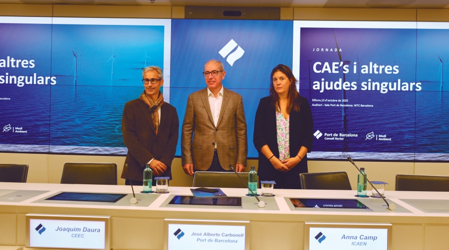 Joaquim Daura (CEEC), Jose Alberto Carbonell, presidente del Port de Barcelona, y Anna Camp (ICAEN), durante la jornada sobre los Certificados de Ahorro Energético. Foto: J. M.