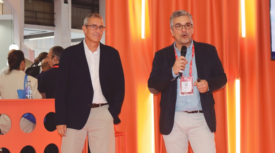En la imagen, Rafael Bofill, de Miebach Consulting; y Iago Domínguez, del Clúster de la Logística de Galicia. Foto M.J.