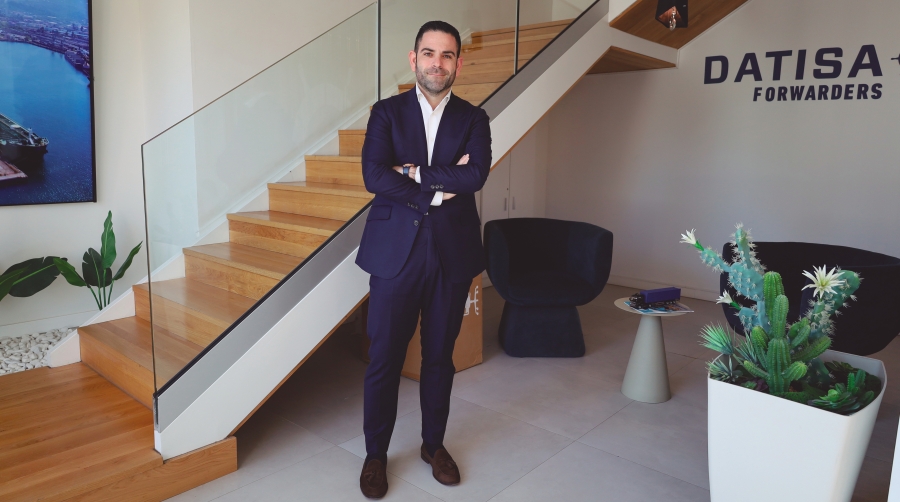 Carlos Tomás, CEO de Datisa Forwarders, en las nuevas instalaciones de la compañía en Valencia. Foto L.D.