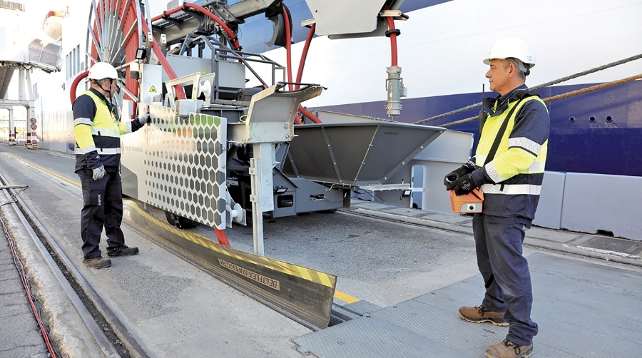 Un hito significativo ha sido la conexión a energía eléctrica renovable en tierra (OPS) en el puerto de Barcelona.