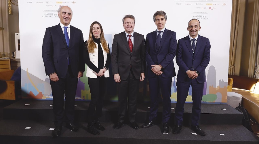 Francisco Barea compartió mesa de análisis con el secretario de Estado de Transportes y Movilidad Sostenible, José Antonio Santano Clavero; el CEO de ACS, Juan Santamaría, y el CEO de ALSA, Jorge Cosmen.