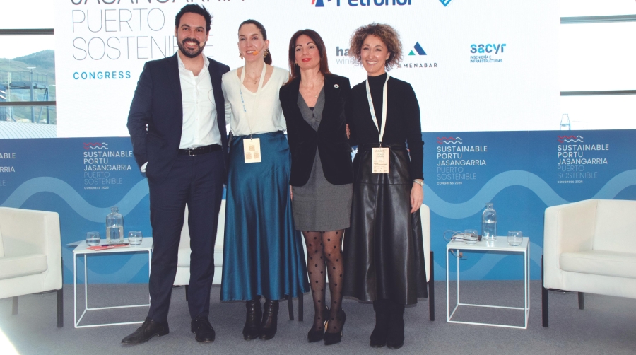 José Sánchez, de la Asociación Internacional Ciudades y Puertos; Eider Inunciaga, del Ayuntamiento de Bilbao; Rosario Soto, presidenta de la AP de Almería; e Itziar Sabas, de la AP de Bilbao.