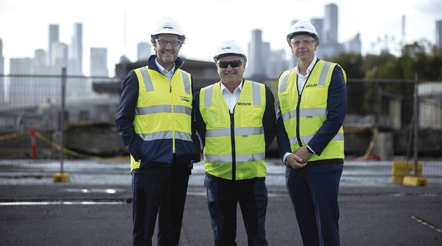 Saul Cannon, CEO del Puerto de Melbourne junto a Mark Godfrey, director general de MSC Australia y Ned Zver, CEO de MEDLOG.