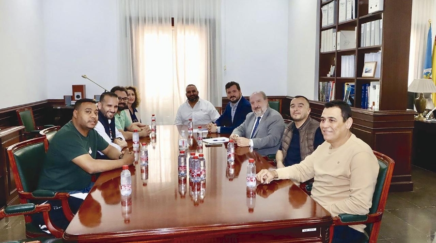 El Puerto de Melilla aborda el futuro de los locales comerciales del puerto deportivo
