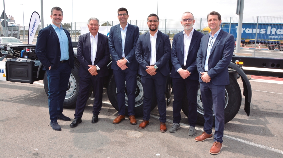 Alejandro Plumed, responsable de Renting y Atención al Cliente; Francois Riveiro, director general Fleet, Trailer y Used; José Rafael Serrano, delegado comercial en Andalucía; Farouk Moukhtari, delegado comercial en Madrid; Juan López, responsable de Renting y Portacontenedores y Eduardo Sánchez, delegado comercial de Valencia y Murcia de Krone España. Foto J.C.P.