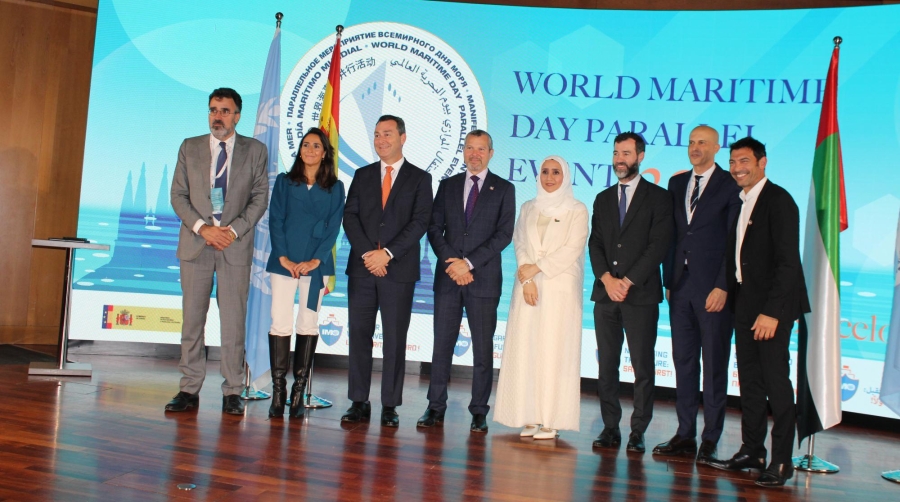 Lluís Salvadó, presidente de la AP de Barcelona; Eugenia Sillero, secretaria general trabajando de Gasnam - Neutral Transport; Gustavo Santana, director general de la Marina Mercante; Arsenio Domínguez, secretario general de la OMI; Hessa Almalek, Asesora del Ministro en Asuntos de Transporte Marítimo de los EAU; Benito Núñez, Secretario General de Aviación y Transporte Marítimo; Victor Jiménez, presidente del Consejo de la OMI y el presentador del Evento Paralelo Marítimo del Día Marítimo Mundial. Foto C.C.